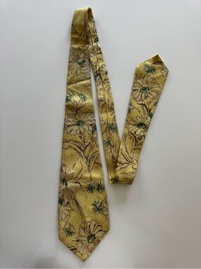 Vintage 1940s Harway’s Fine Neckwear Los Angeles Silk Floral Tie Yellow